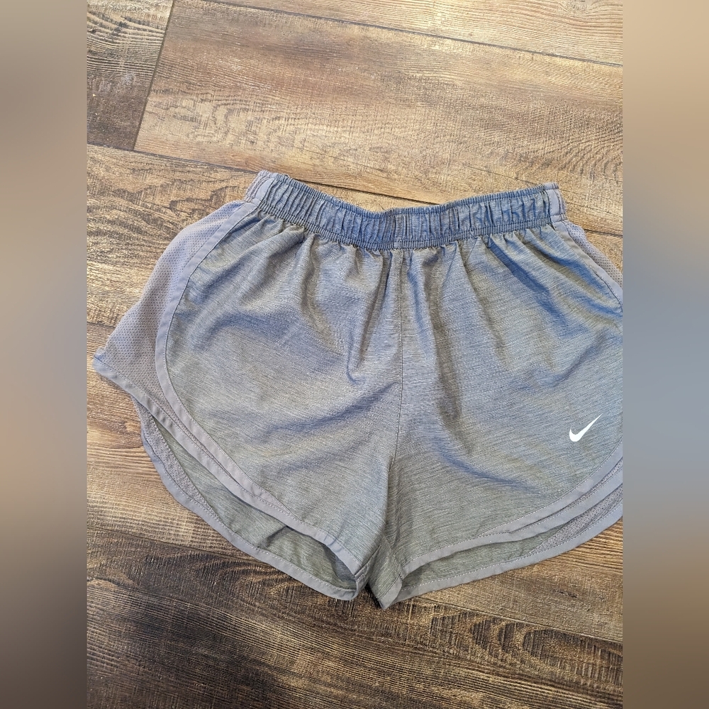 Nike Dri-Fit gray athletic shorts size medium